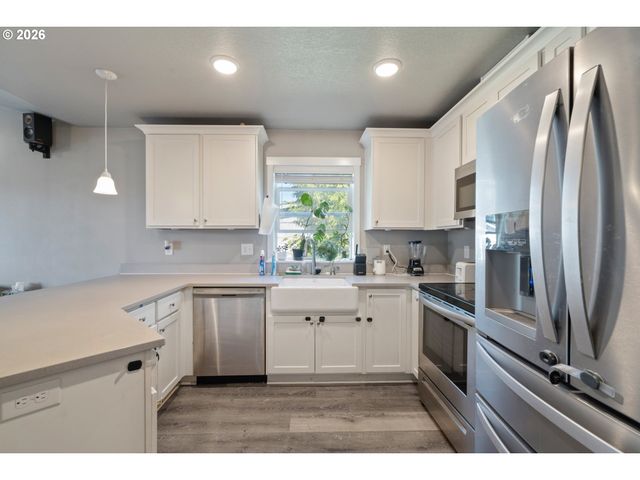 1185 Ne FRANCIS St, Rockaway Beach, OR 97136