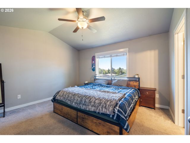 1185 Ne FRANCIS St, Rockaway Beach, OR 97136