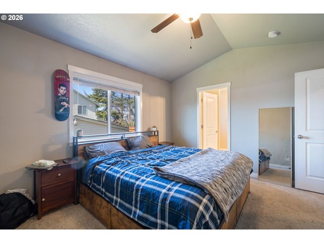 1185 Ne FRANCIS St, Rockaway Beach, OR 97136