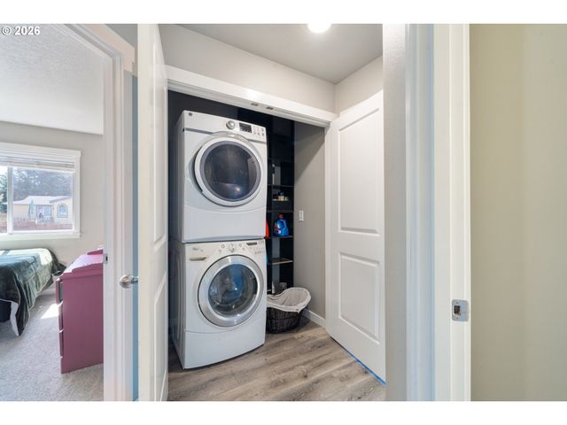 1185 Ne FRANCIS St, Rockaway Beach, OR 97136