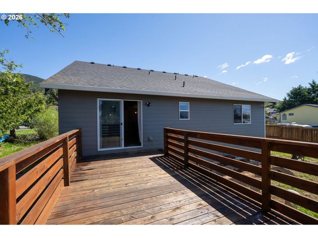 1185 Ne FRANCIS St, Rockaway Beach, OR 97136