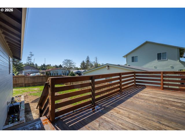 1185 Ne FRANCIS St, Rockaway Beach, OR 97136