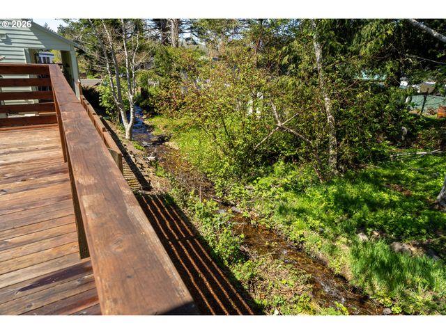 1185 Ne FRANCIS St, Rockaway Beach, OR 97136