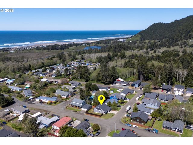 1185 Ne FRANCIS St, Rockaway Beach, OR 97136