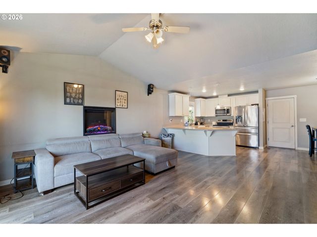 1185 Ne FRANCIS St, Rockaway Beach, OR 97136
