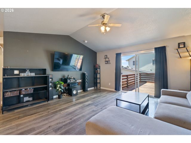 1185 Ne FRANCIS St, Rockaway Beach, OR 97136