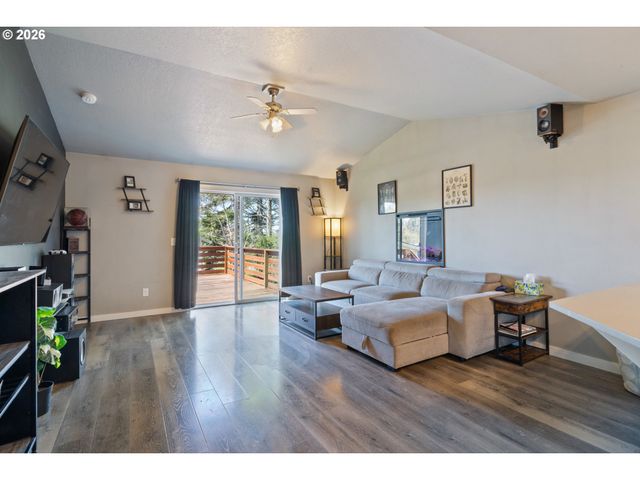 1185 Ne FRANCIS St, Rockaway Beach, OR 97136