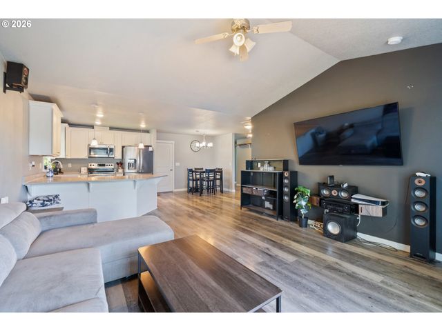 1185 Ne FRANCIS St, Rockaway Beach, OR 97136