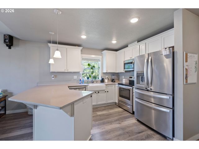 1185 Ne FRANCIS St, Rockaway Beach, OR 97136