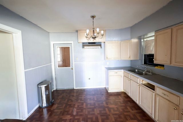 654 ELLOR DR, San Antonio, TX 78228