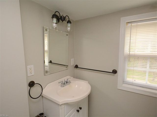 535 Fishermans RD, Norfolk, VA 23503