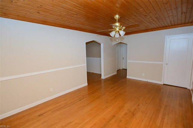 535 Fishermans RD, Norfolk, VA 23503