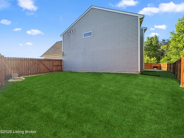 152 Goldeneye Ct, Shepherdsville, KY 40165