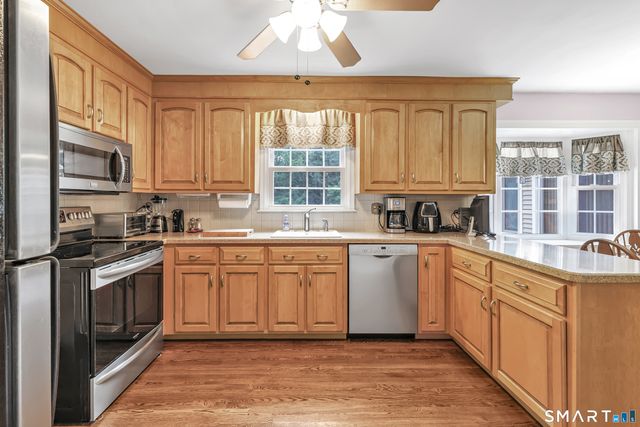 460 Stonehouse Road, Trumbull, CT 06611