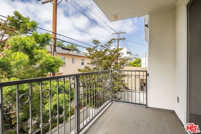 1237 S Holt Avenue 303, Los Angeles, CA 90035