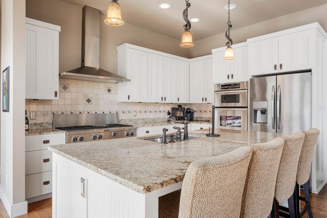 2373 Melody Point Circle, Grove, OK 74344