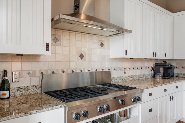 2373 Melody Point Circle, Grove, OK 74344