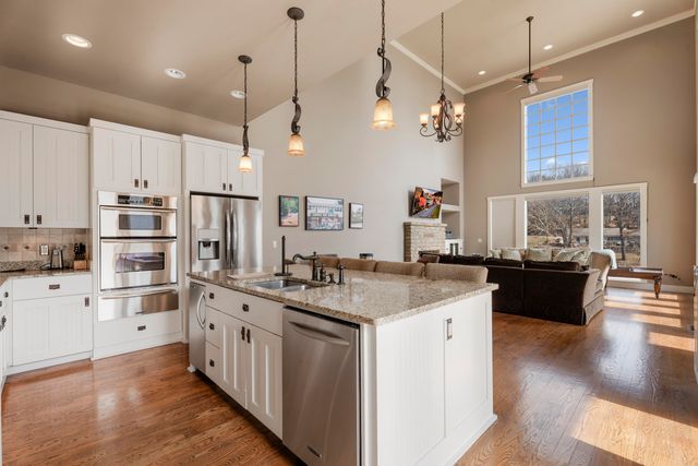 2373 Melody Point Circle, Grove, OK 74344