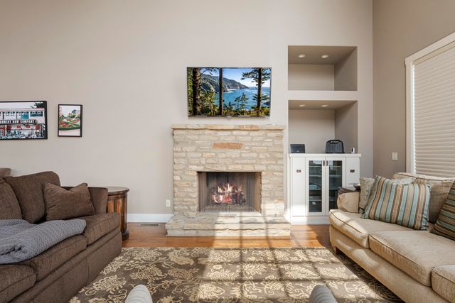 2373 Melody Point Circle, Grove, OK 74344