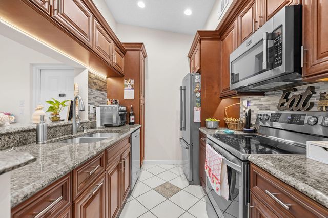 2502 SE Anchorage Cv Apt E-3, Port St Lucie, FL 34952