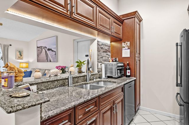 2502 SE Anchorage Cv Apt E-3, Port St Lucie, FL 34952