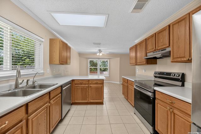 8626 Park Olympia, Universal City, TX 78148