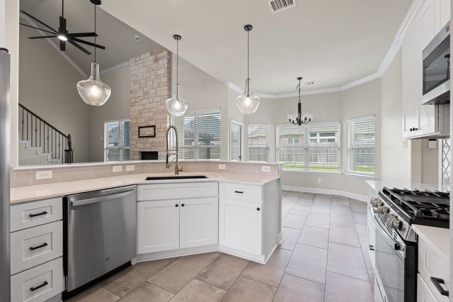 906 Bent Wood Lane, Cleburne, TX 76033