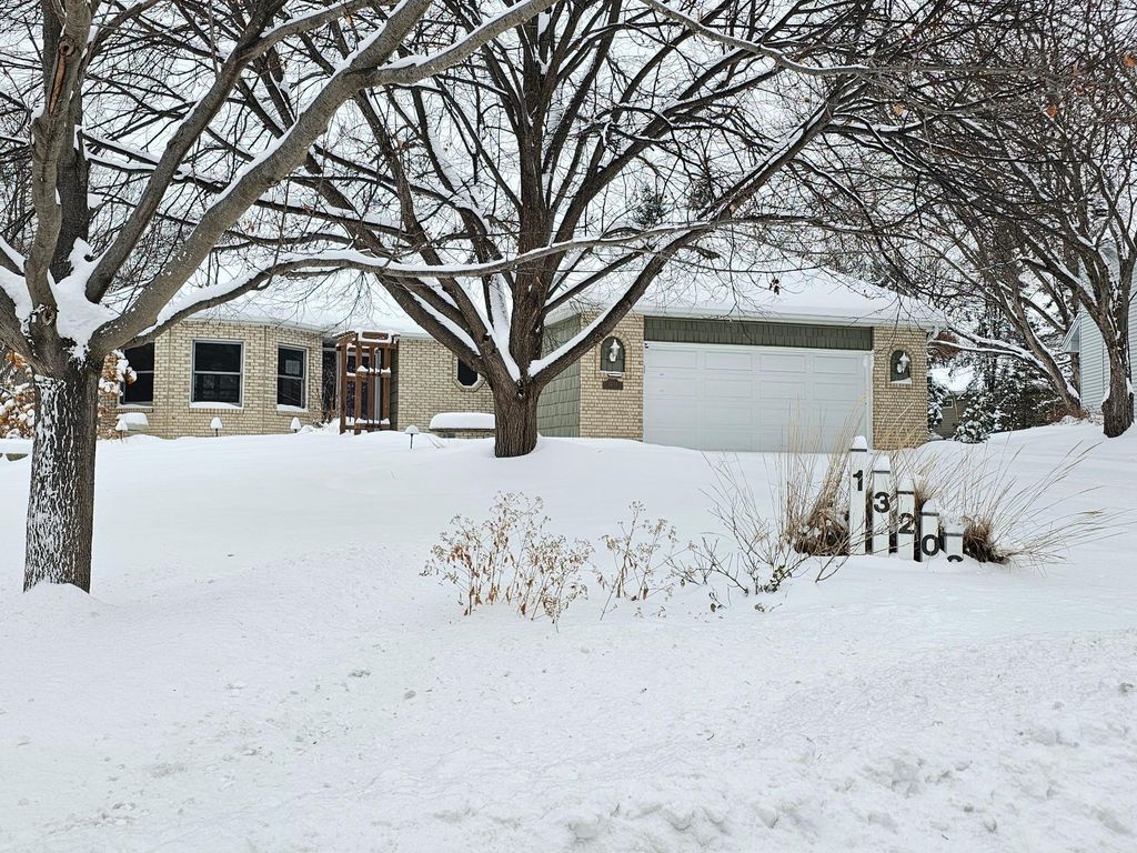 13208 Zion Street NW, Coon Rapids, MN 55448