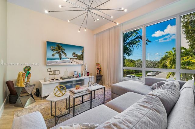 10563 NW 66th St ., Doral, FL 33178