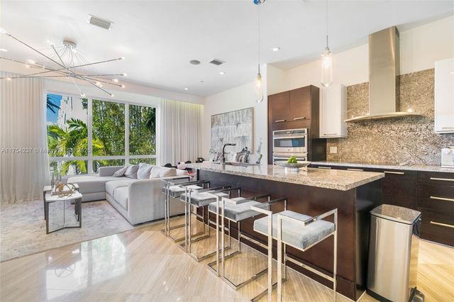 10563 NW 66th St ., Doral, FL 33178