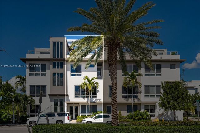 10563 NW 66th St ., Doral, FL 33178