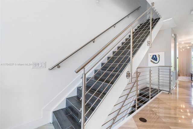 10563 NW 66th St ., Doral, FL 33178