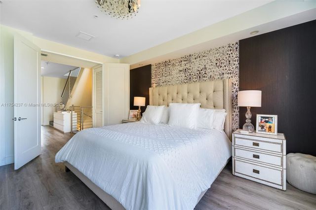 10563 NW 66th St ., Doral, FL 33178