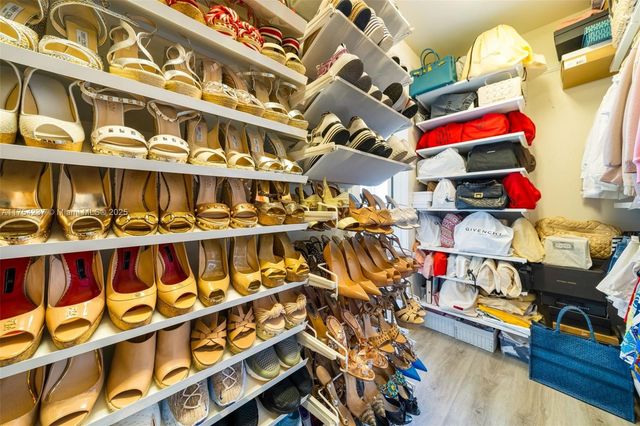 10563 NW 66th St ., Doral, FL 33178