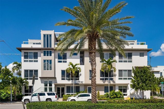 10563 NW 66th St ., Doral, FL 33178