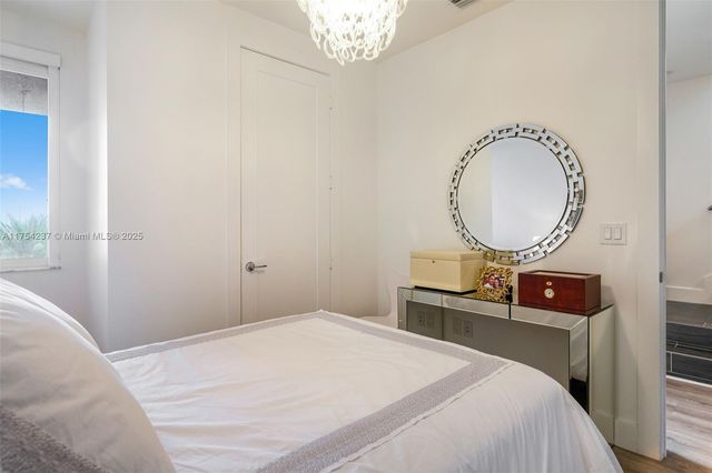 10563 NW 66th St ., Doral, FL 33178