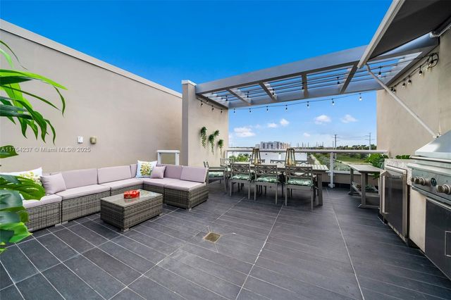 10563 NW 66th St ., Doral, FL 33178