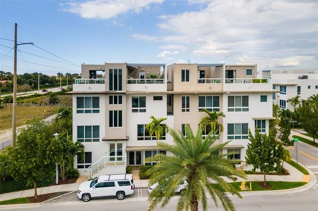 10563 NW 66th St ., Doral, FL 33178