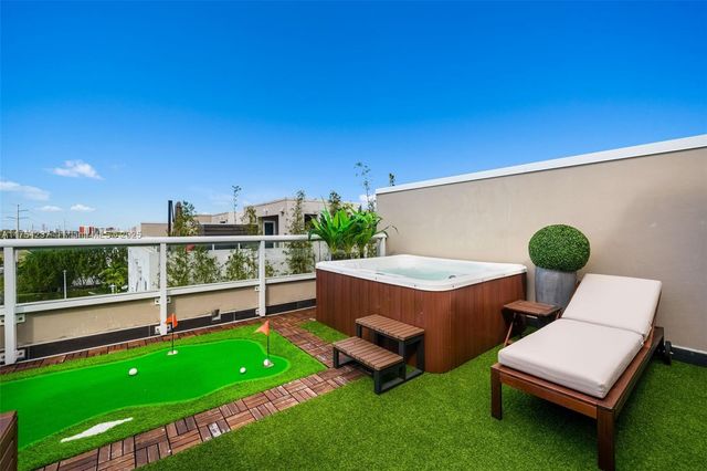 10563 NW 66th St ., Doral, FL 33178