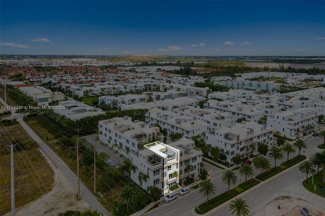 10563 NW 66th St ., Doral, FL 33178