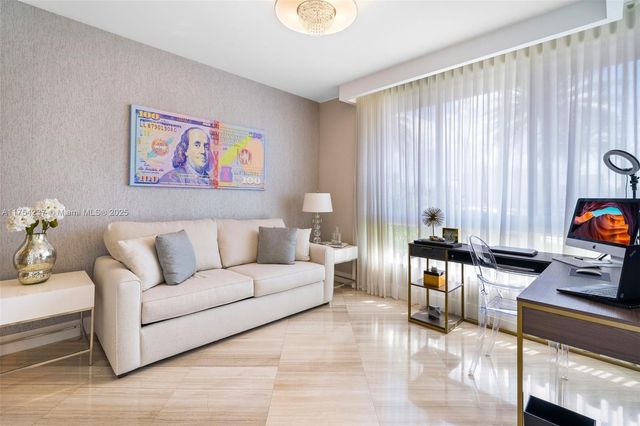 10563 NW 66th St ., Doral, FL 33178