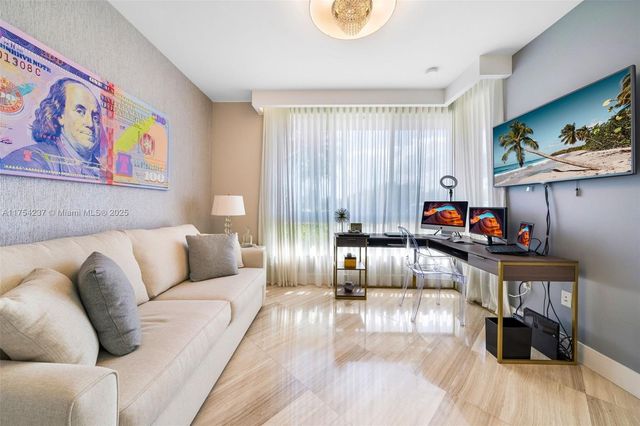 10563 NW 66th St ., Doral, FL 33178