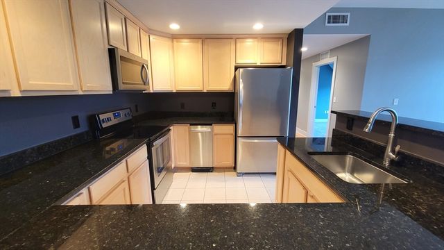 1 Powder Mill Square 404A, Andover, MA 01810