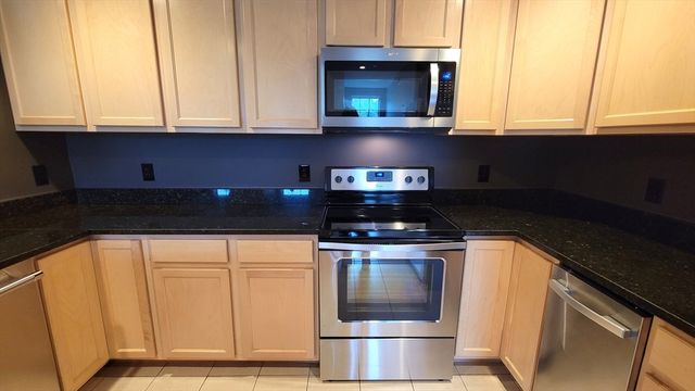 1 Powder Mill Square 404A, Andover, MA 01810