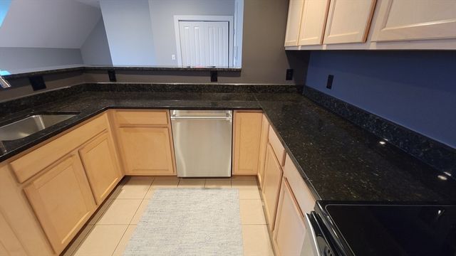 1 Powder Mill Square 404A, Andover, MA 01810