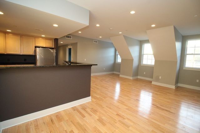 1 Powder Mill Square 404A, Andover, MA 01810