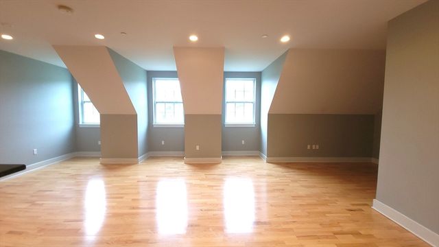 1 Powder Mill Square 404A, Andover, MA 01810