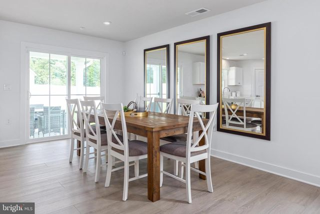 1852 CARACAS BLVD, Martinsburg, WV 25403