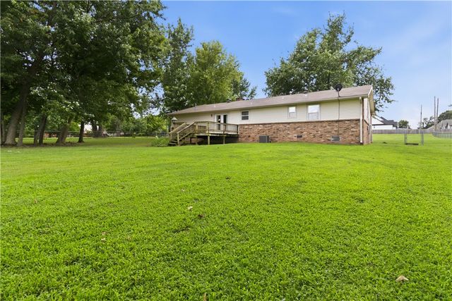 311 Wayne Villines Road, Prairie Grove, AR 72753