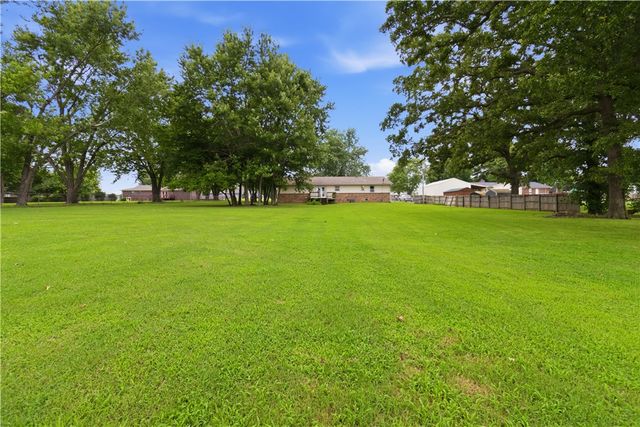 311 Wayne Villines Road, Prairie Grove, AR 72753